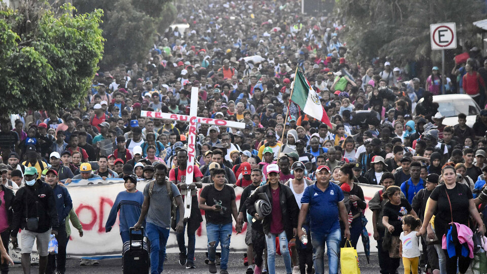 Una caravana de m s de 10.000 migrantes atraviesa M xico Rumbo a