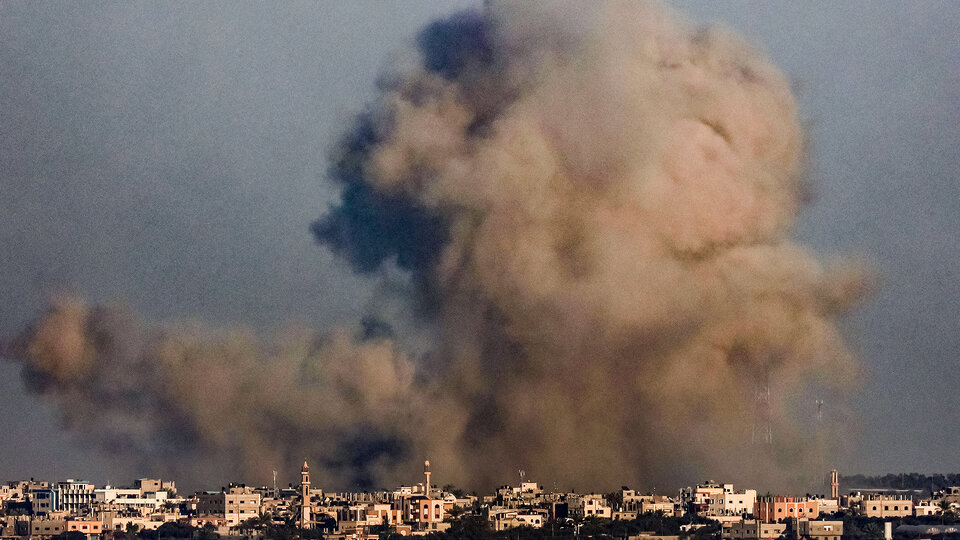 Israel intensificó su bombardeo sobre Gaza   | En 24 horas 241 personas murieron a causa de los ataques israelíes