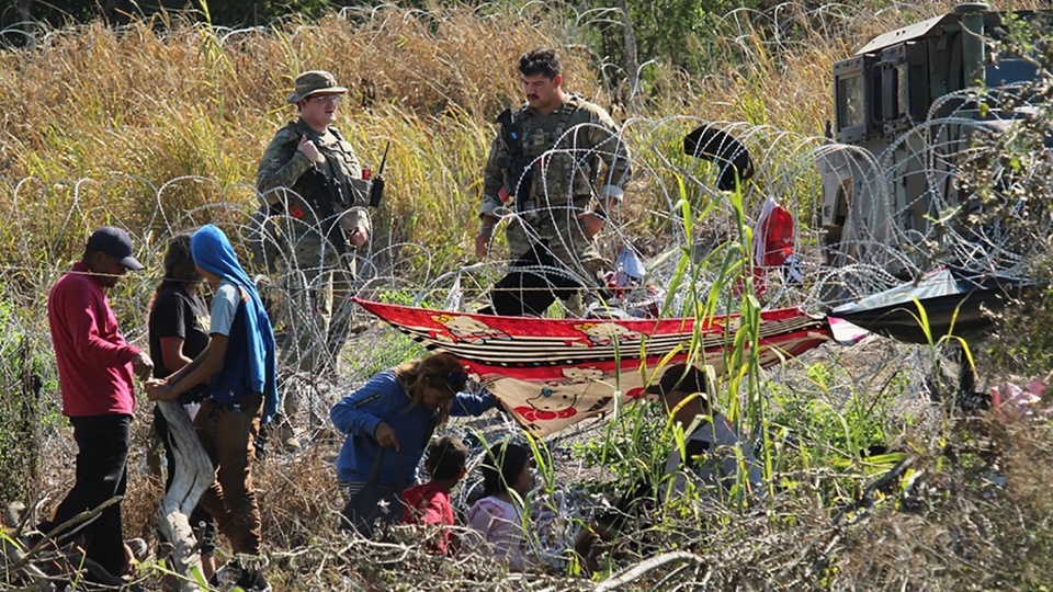 Biden demandó al estado de Texas por una ley que permite expulsar migrantes Biden demandó al estado de Texas por una ley que permite expulsar migrantes