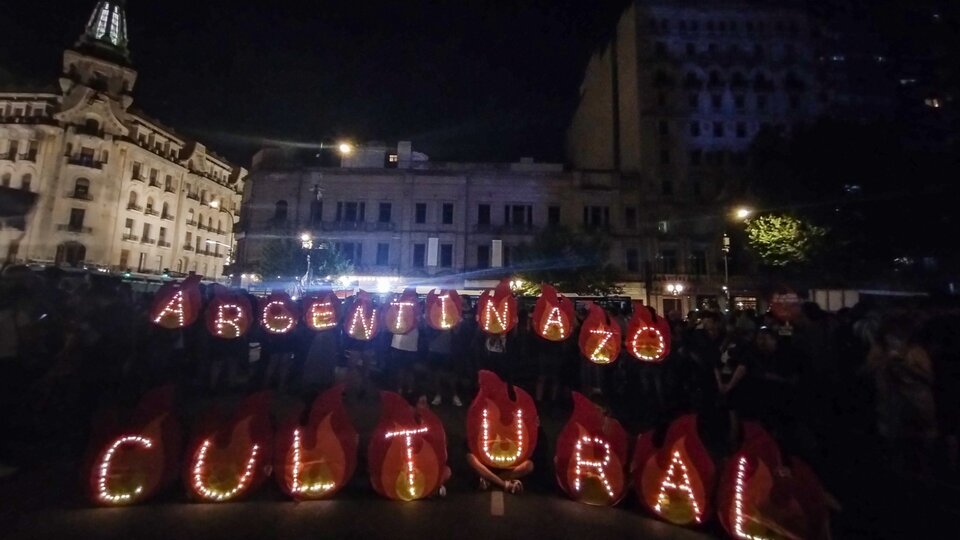 El cacerolazo contra la motosierra de Javier Milei, en imágenes