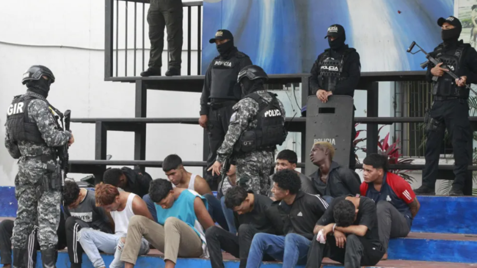 Ecuador: mantienen como rehenes a 178 trabajadores de prisiones en siete cárceles | Alarma por motines