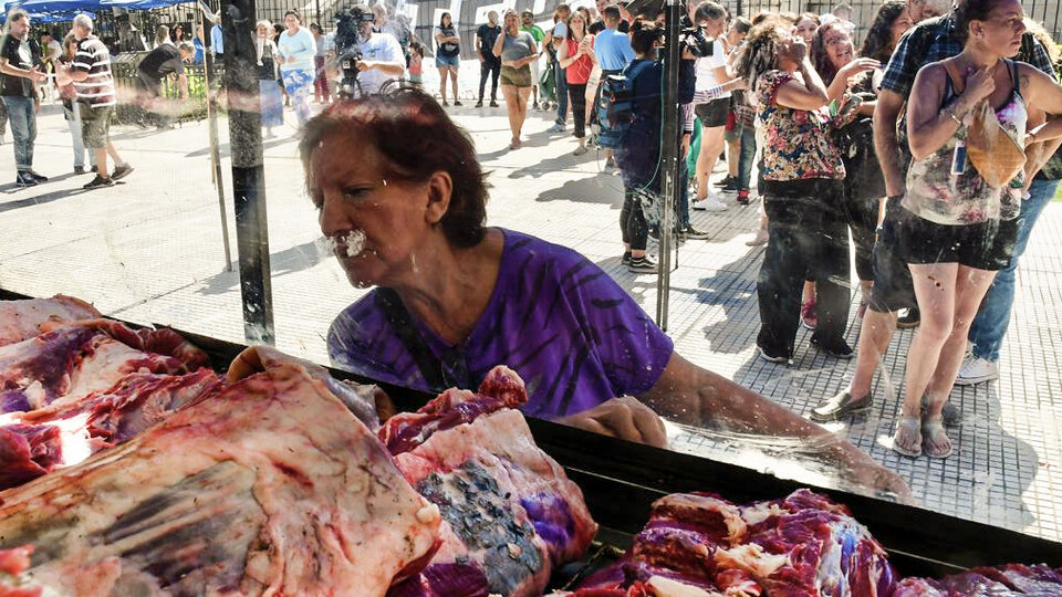 Feriazo en el Congreso: carne y pescado a precios populares | Las “carnicerías móviles” de la UTEP contra la inflación y la desregulación