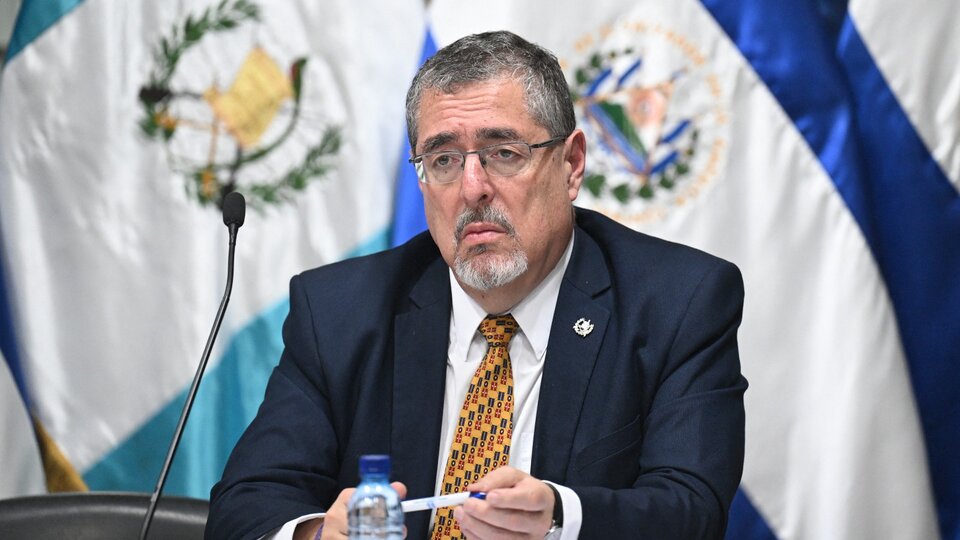 Guatemala: Bernardo Arévalo asume la presidencia   | Pese al acoso judicial de magistrados denunciados por corrupción