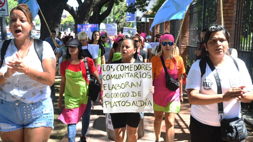 Somos Barrios de Pie se manifiesta frente a la Quinta de Olivos  | Reclamo de alimentos para comedores comunitarios