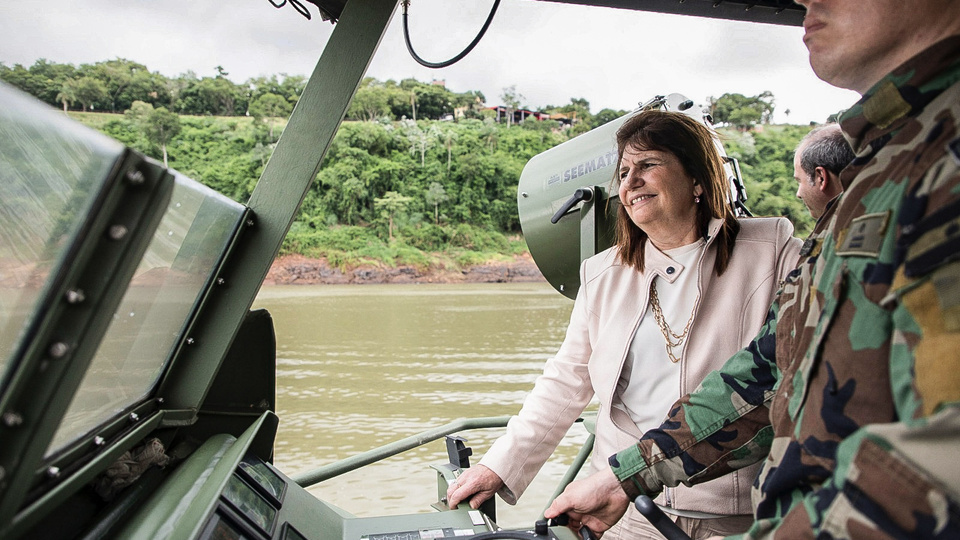 La increíble historia del show antiterrorista de Bullrich que terminó en un papelón internacional | La Justicia liberó al peluquero, el profesor de ping pong y el delirante acusados por la ministra