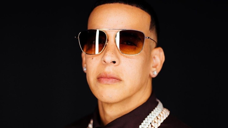 Un hotel español deberá pagarle casi un millón de dólares a Daddy Yankee por el robo de sus