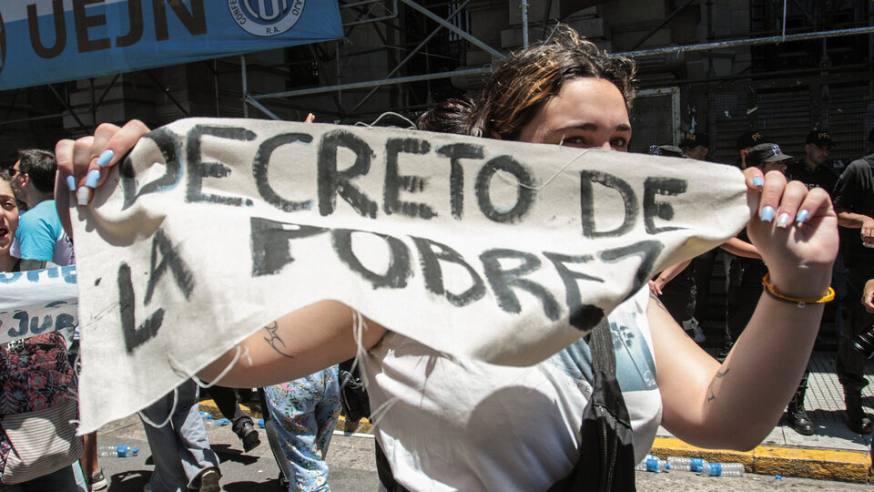 “Democracia sí, motosierra no” | Campaña de apoyo en el Reino Unido al paro contra Javier Milei