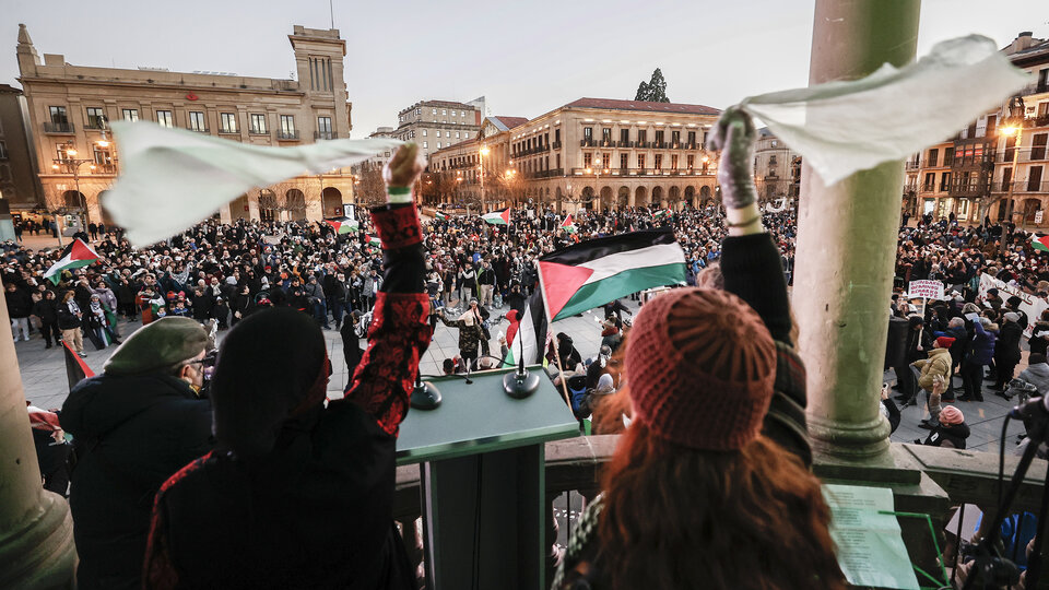 Proteste in Spagna e Italia contro l'attacco israeliano a Gaza |  Sono stati innalzati striscioni che chiedevano la fine del genocidio in Palestina.