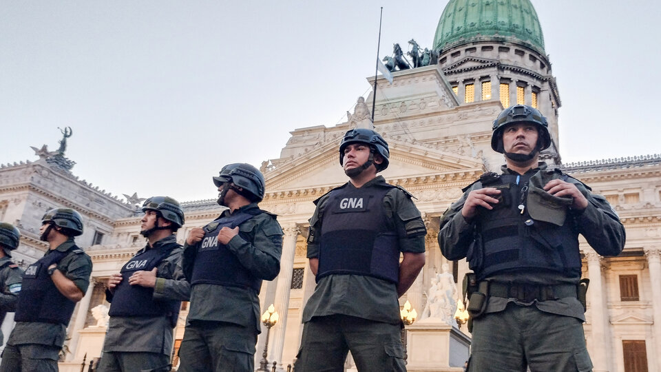 Los libertarios con votos para desguazar el Estado | Segundo día de debate en la Cámara de Diputados con represión incluida 