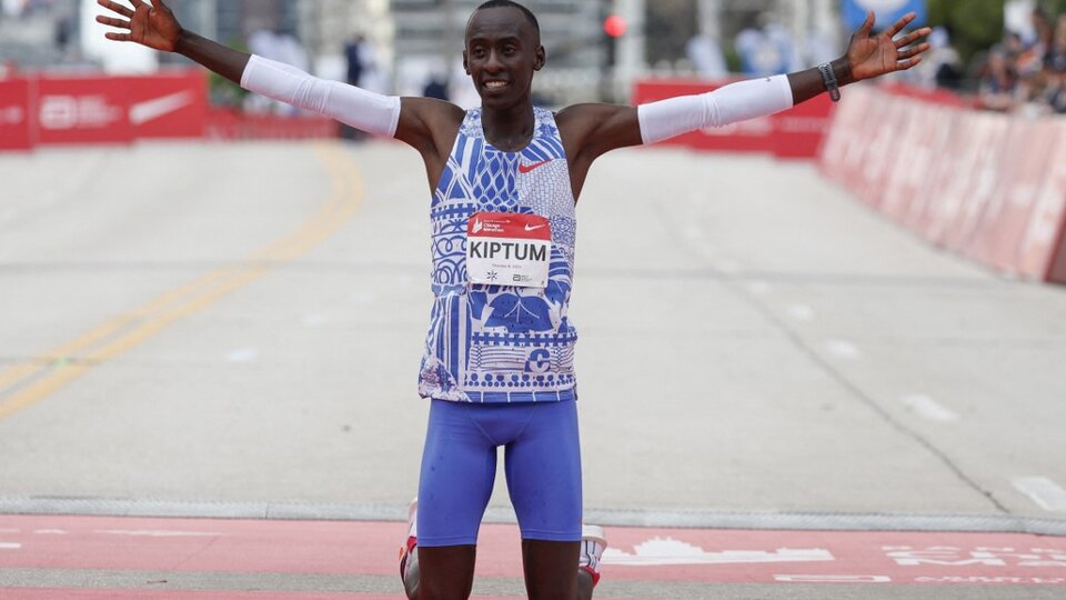 Atletica in lutto: è morto il maratoneta Kelvin Kiptom |  A soli 24 anni, il keniano ha stabilito il record mondiale della maratona