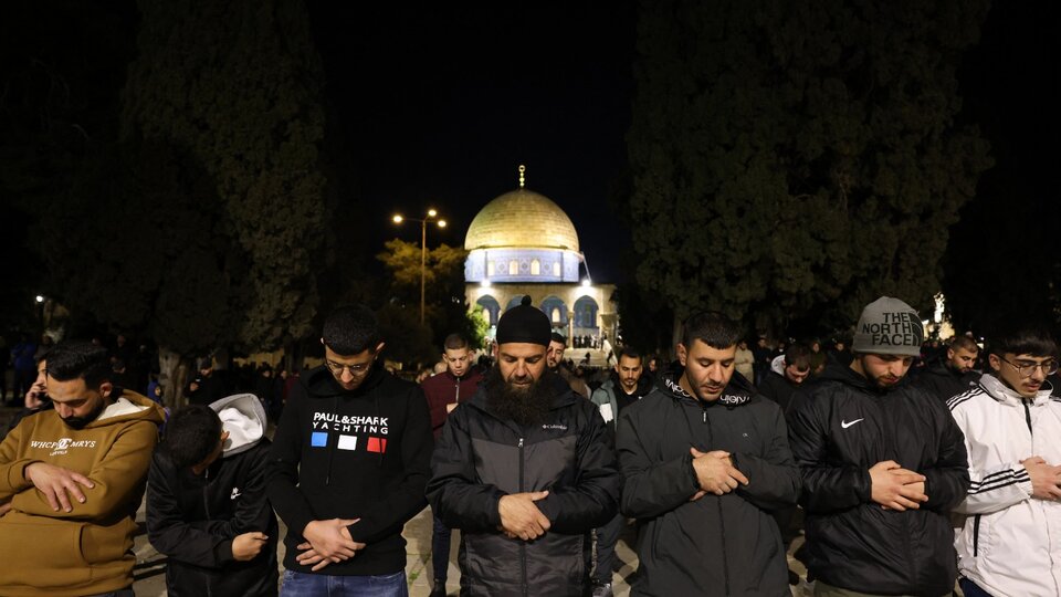 Israel impide a cientos de palestinos rezar en la Explanada de las Mezquitas | Arranque accidentado del Ramadán en la ocupada zona oriental de Jerusalén Este