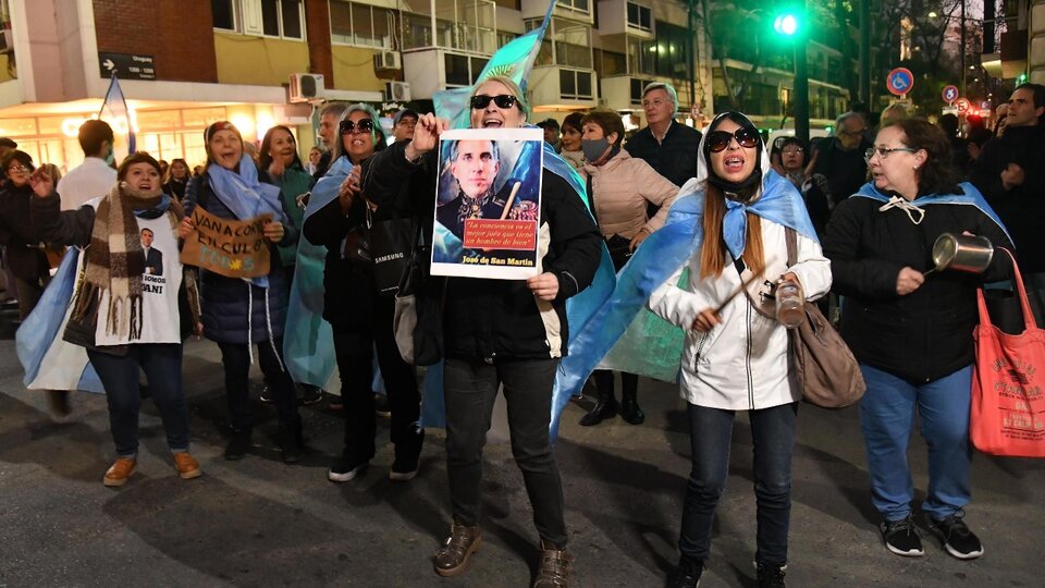 Con permiso para portar una molotov en la mochila | La justicia sobreseyó a un joven que participó de las protestas contra CFK