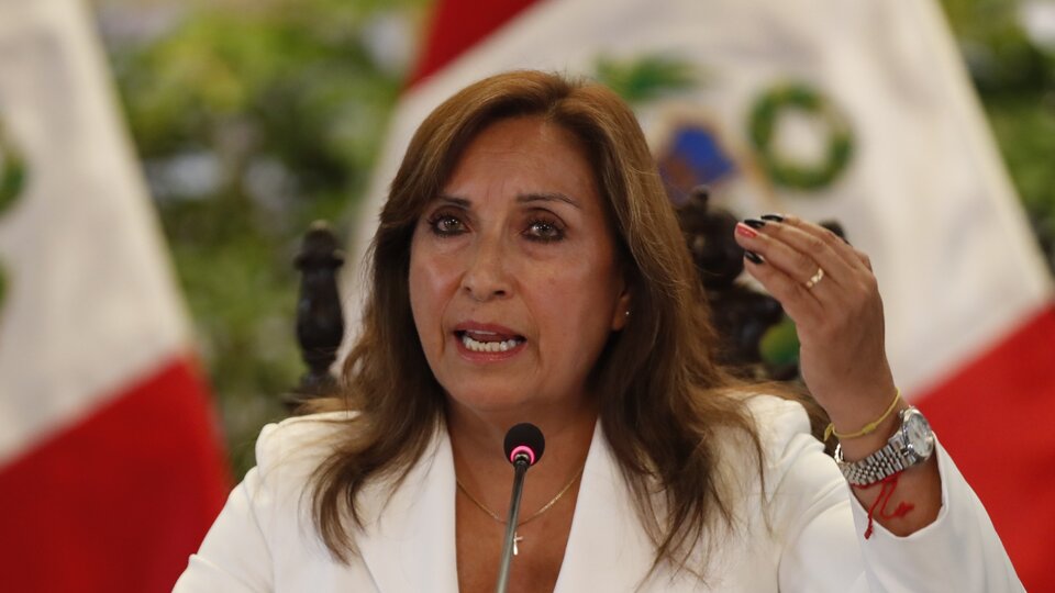 Perú: la Fiscalía le exigió a Dina Boluarte que exhiba sus relojes Rolex | Citaron a la presidenta a prestar declaración el próximo viernes