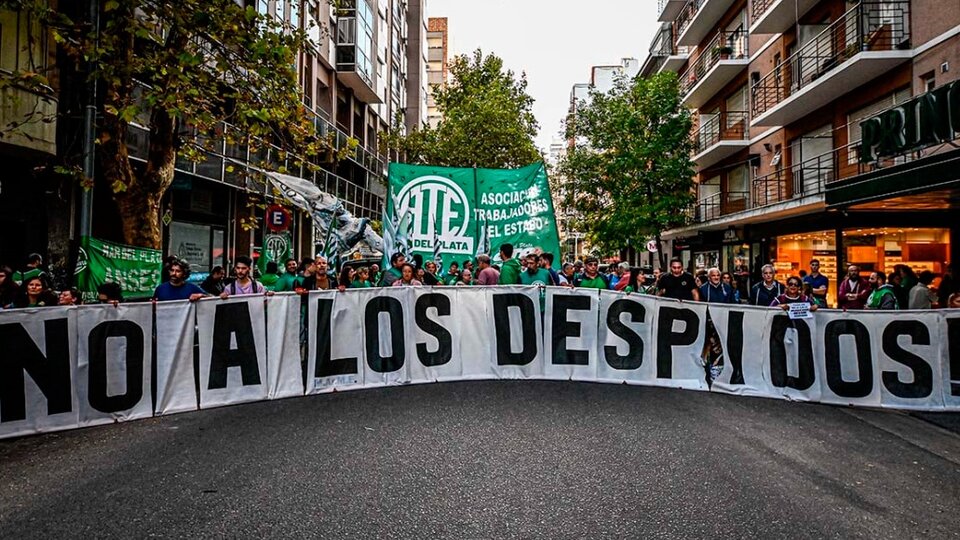 Los trabajadores estatales resisten la avanzada del gobierno sobre las fuentes de trabajo