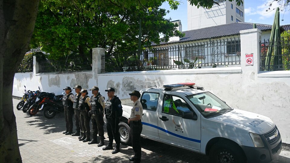 México cerró su embajada en Quito y retiró al personal diplomático del país | Tras el asalto policial a la sede diplomática para detener al correísta Jorge Glas