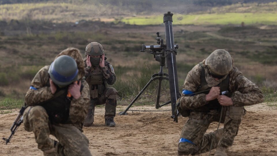 Ucrania: el Parlamento aprobó una ley que endurece la movilización militar | El país enfrenta una escasez de soldados voluntarios mientras aumentan los ataques rusos