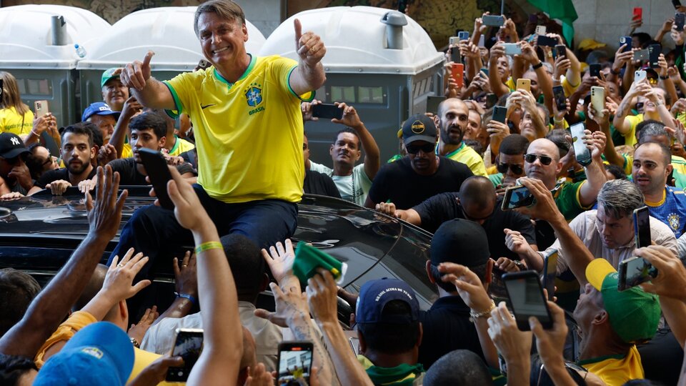 Un regreso a la escena del crimen | Bolsonaro arengó a su simpatizantes en Río de Janeiro, Brasil