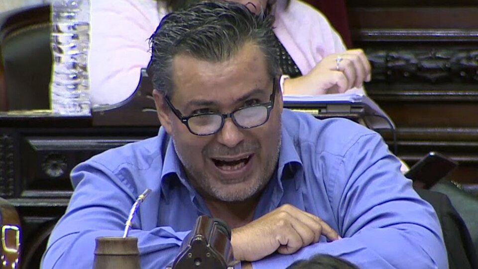 El exdiputado Juan Ameri fue condenado por su escena hot durante una sesión | Un mes de prisión en suspenso por perturbar el ejercicio de funciones públicas