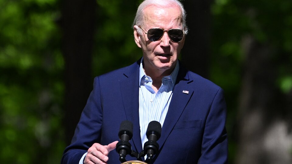 Biden promete a Zelenski enviar “rápidamente” ayuda militar | El apoyo de Estados Unidos a Ucrania tiene media sanción