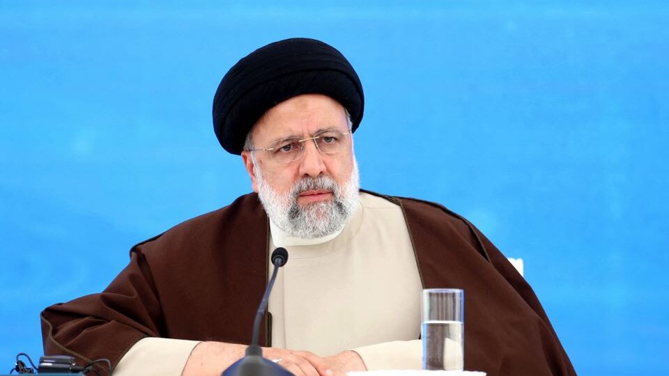 El helicóptero en el que viajaba el presidente de Irán sufrió un “aterrizaje forzoso” | No se sabe cuál es el estado del mandatario