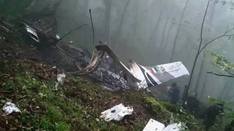 La muerte de Ebrahim Raisi: así quedó el helicóptero que trasladaba al presidente de Irán