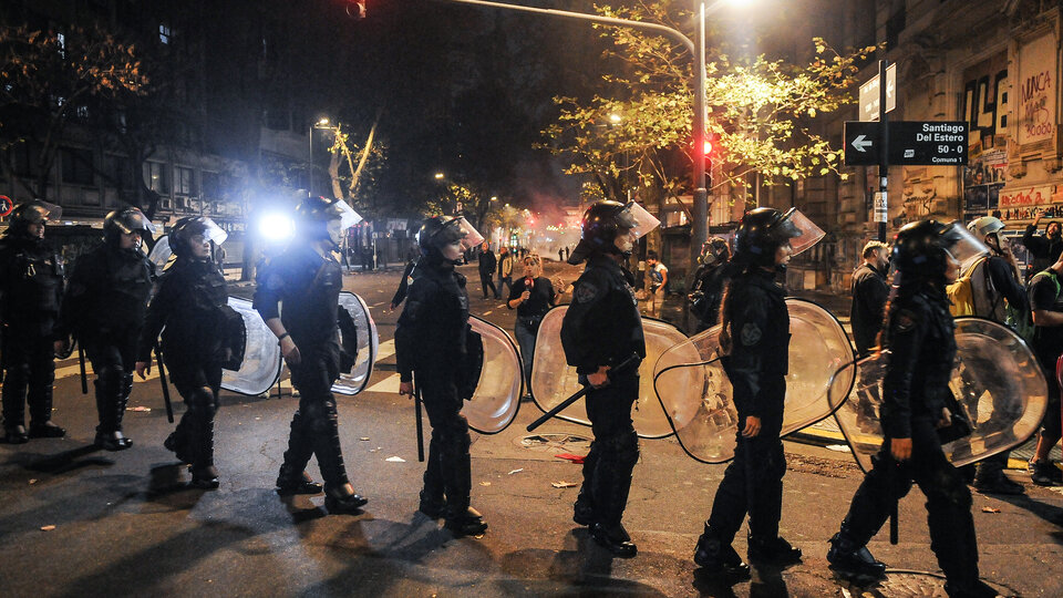 Por la noche patrulla la ciudad Página12
