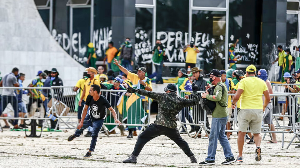 noticiaspuertosantacruz.com.ar - Imagen extraida de: https://flipr.com.ar/nacionales/politica/pagina12/el-gobierno-de-milei-sigue-sin-responder-sobre-los-golpistas-profugos-de-brasil/