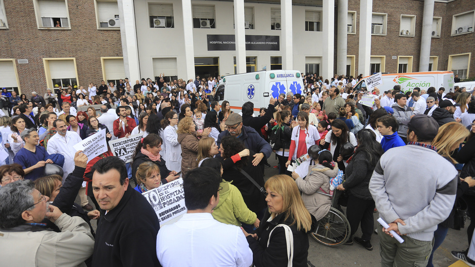 Judicializarán los 90 contratos profesionales no renovados en el hospital  Posadas | Página|12