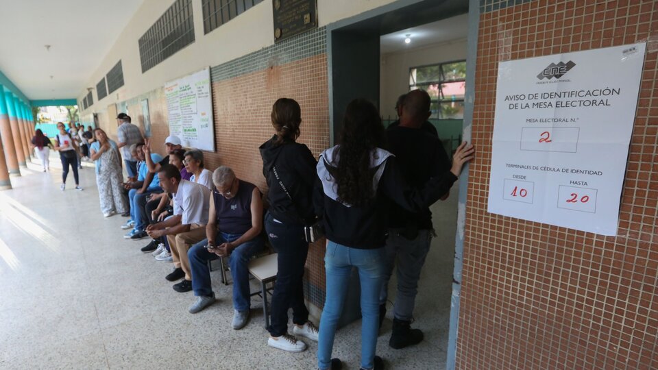 Destacan "la total transparencia y eficacia" del sistema electoral venezolano