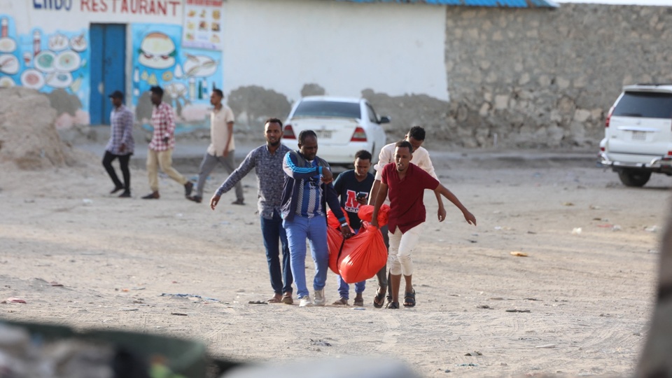 Un grupo yihadista mató a 32 personas en una playa