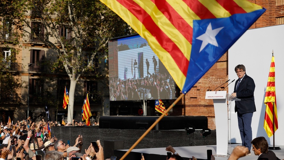 Spain: Puigdemont flees after reappearing at Barcelona event | I don’t know where the independence supporter is