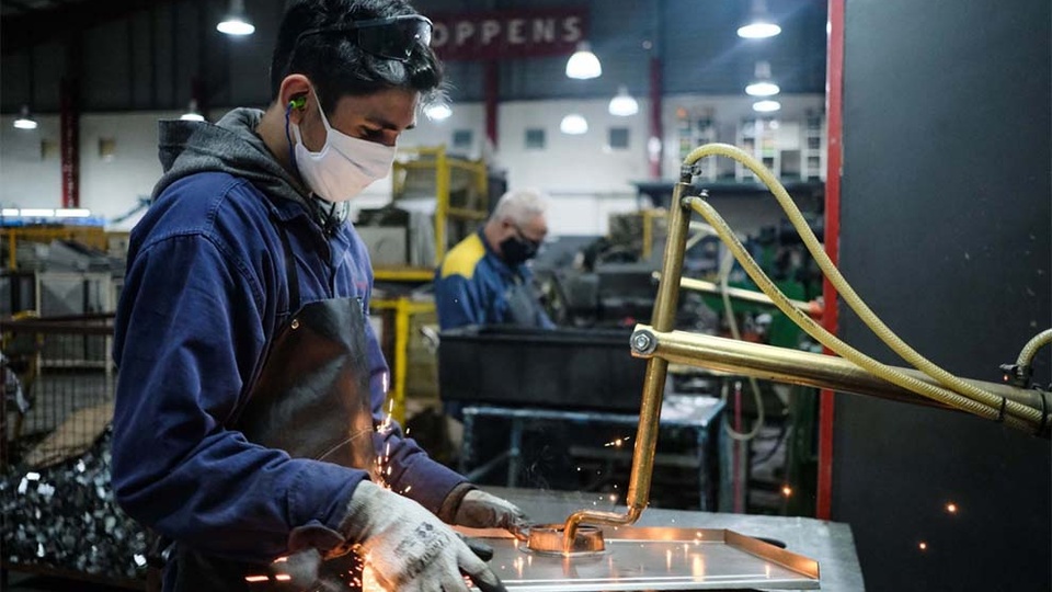 El PBI cayó 3,4 por ciento en seis meses y Franco anunció que el 2025 "también será duro"
