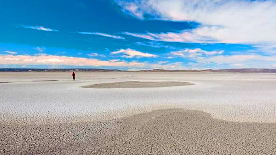 La historia del lago patagónico que inesperadamente se secó por completo