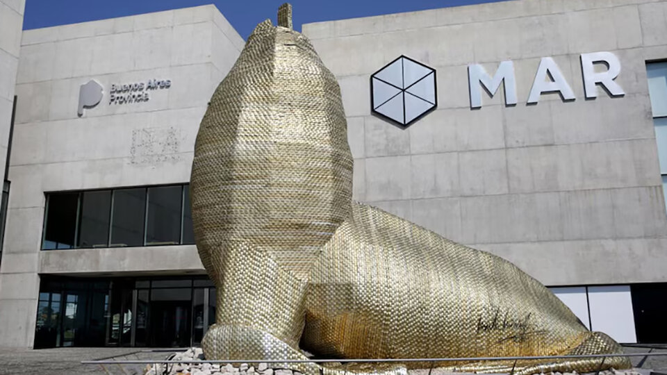 El Museo MAR presenta nueva exhibición | "Lo que la noche le cuenta al día"  puede visitarse gratis de martes a domingo | Página|12