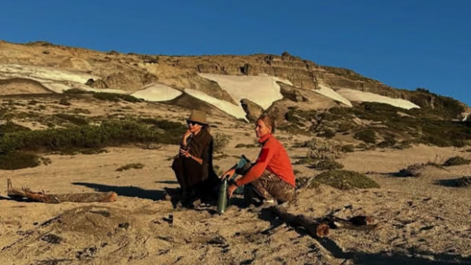 Juliana Awada and Friends Set Up Camp and Fire in Restricted Area of Parque Nacional Nahuel Huapi | Villa La Angostura - News Directory 3