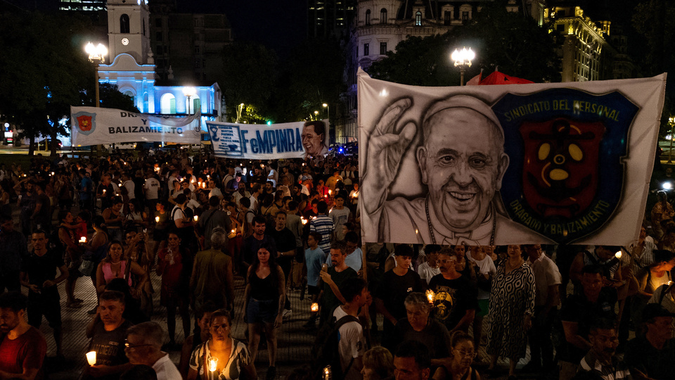 Argentina Reza: Masiva Marcha de Antorchas por la Salud del Papa Francisco conmovió al país