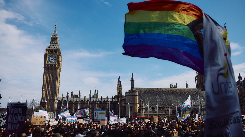 Londres se manifestó por los derechos de las personas trans | El Tribunal Supremo de Gran Bretaña consideró que el género se define por la biología | Página|12