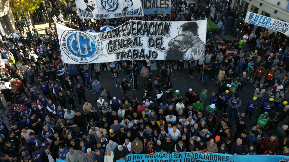 Las mejores fotos de la marcha de la CGT | Masiva movilización contra el  ajuste de Milei | Página|12
