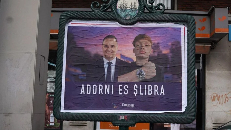 933697-adorni_0