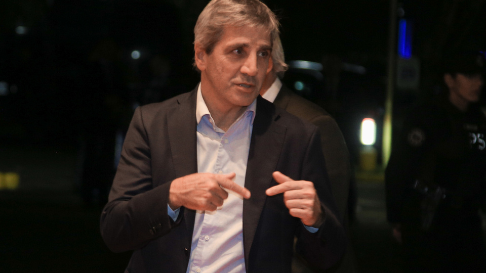 "Toto" Caputo, el Messi de la toma de deuda
