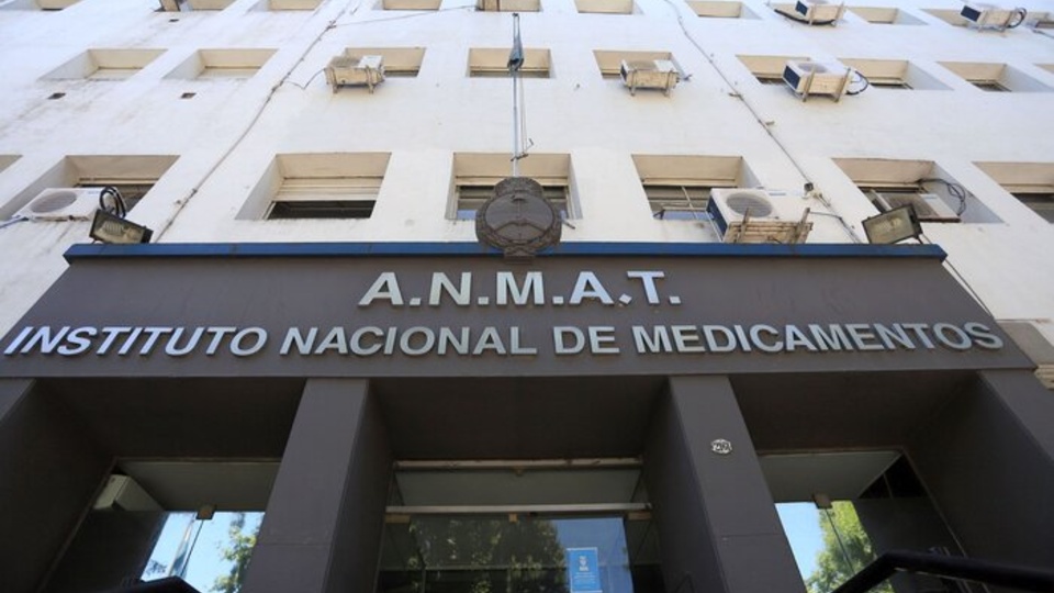 Cuando el gobierno ve “desburocratización”, la salud pública ve un problema