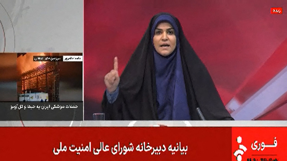 Israel bombardeó la sede de la televisión pública iraní mientras transmitía en vivo