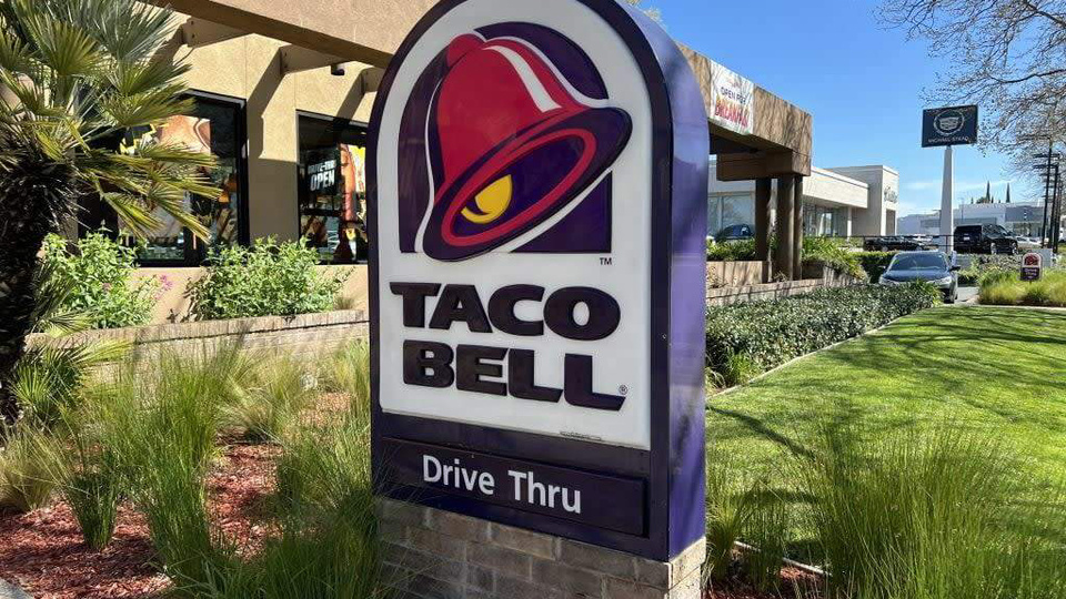 La IA falla en un fast food de EEUU | La cadena Taco Bell revisará su autoservicio por el ... thumbnail