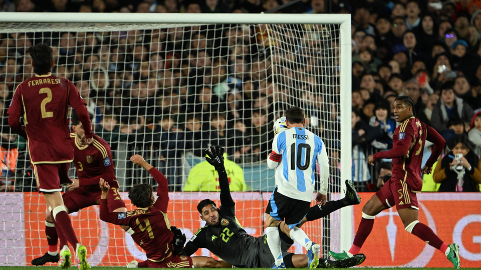 Messi gave another triumph to the national team on the night of his farewell | The star led the 3-0 victory over Venezuela with two goals