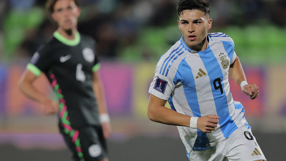 Argentina Thrash Australia: World Cup Round of 16 Qualification