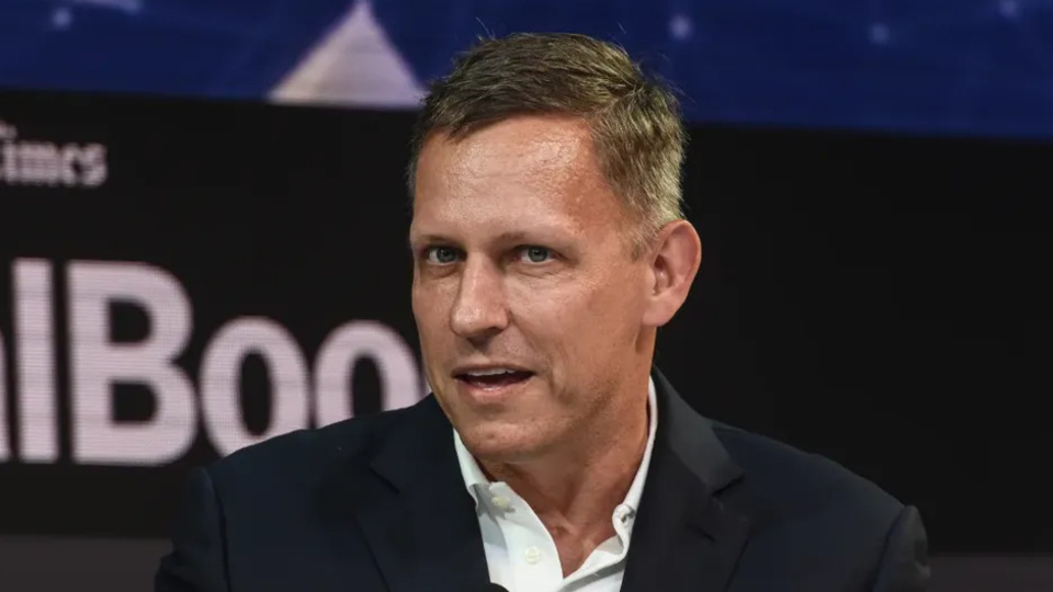 En qué piensan los tecno-oligarcas? | Peter Thiel dio un curso sobre el "Anticristo" thumbnail