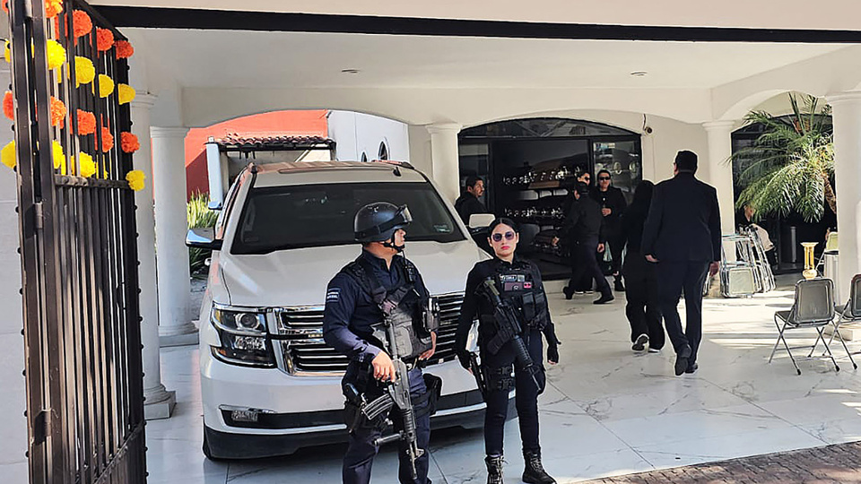 México: asesinaron al alcalde de Uruapan durante una celebración por el Día  de Muertos | El gobierno anunció la detención de dos sospechosos y la muerte  de un agresor | Página|12