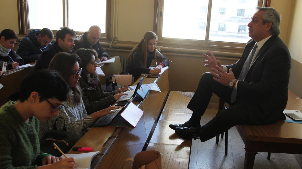 En el aula con el profesor Alberto Fernández | El candidato del Frente de  Todos retomó sus clases en la Facultad de Derecho | Página12