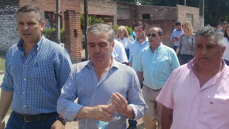 Gonzalo Blasco en una recorrida junto a José Cano, diputado de Juntos por el Cambio.