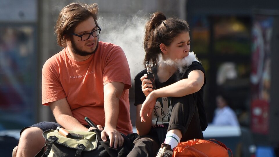 Los adolescentes se estÃ¡n iniciando como fumadores con el cigarrillo electrÃ³nico